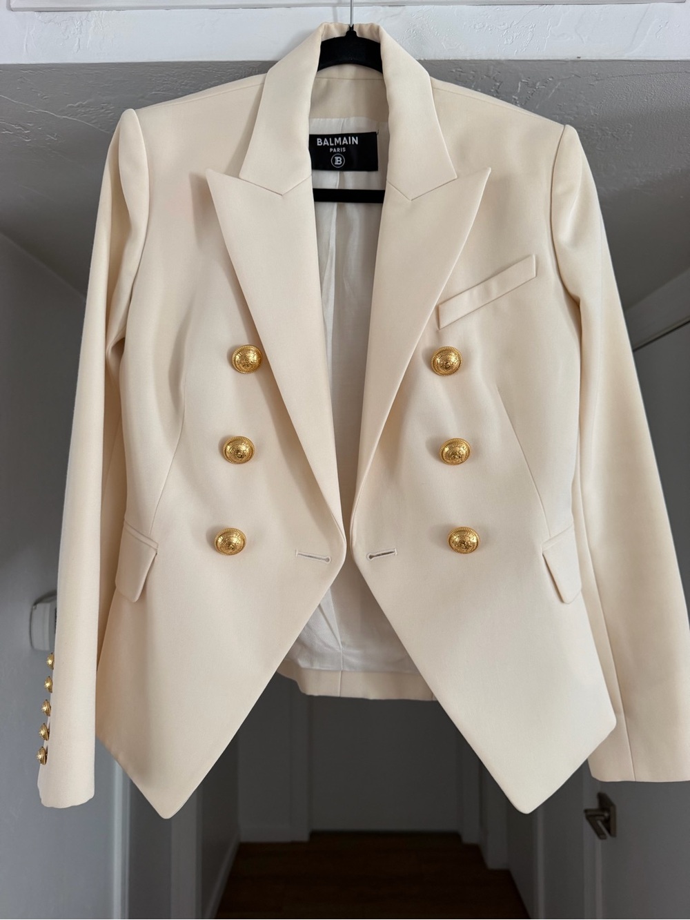 Authentic Balmain Ivory Double-Breasted Blazer with Gold Buttons 36
